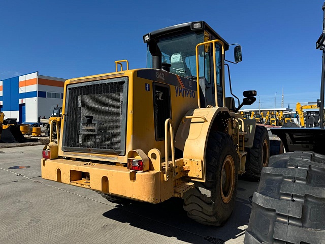 Фронтальный погрузчик 842, 2015 год (бывший в употреблении)
