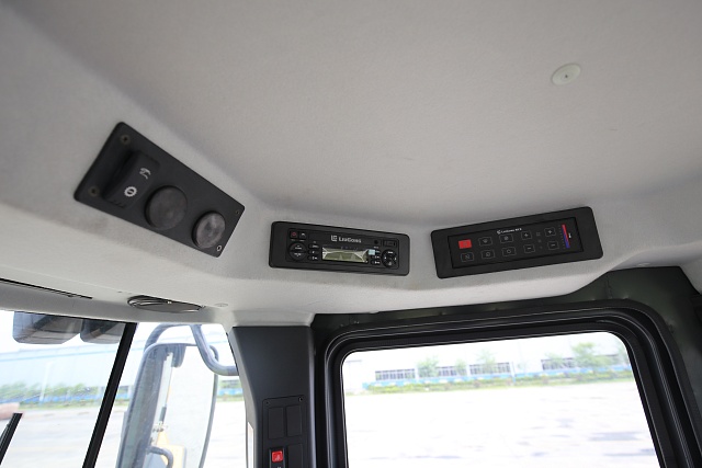 оснащение кабины погрузчика Люгонг CLG 835H (BS305+LG)