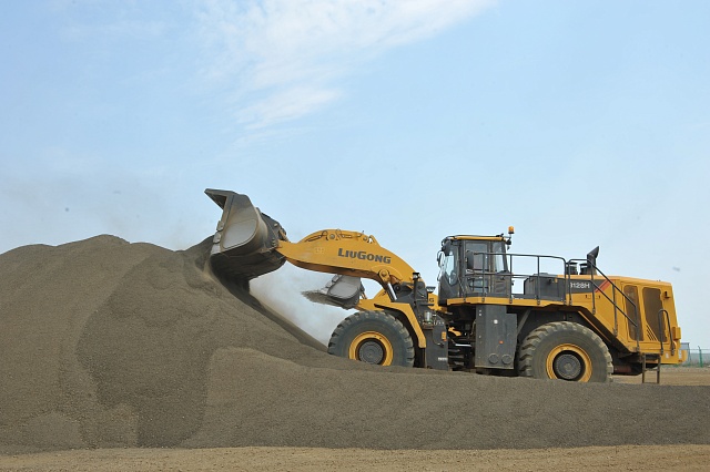 Liugong CLG 8128H: фронтальный погрузчик 7 кубов