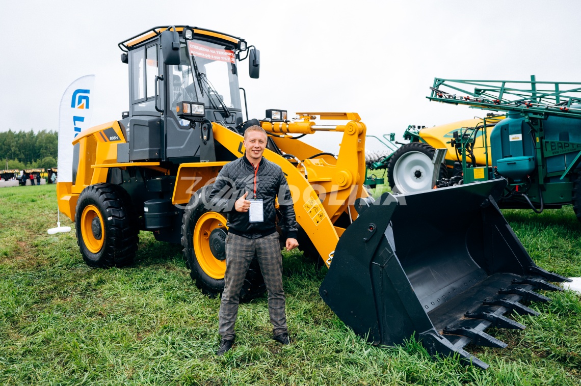 Погрузчик LiuGong CLG 835H c челюстным ковшом Погрузчик LiuGong CLG 835H c челюстным ковшом