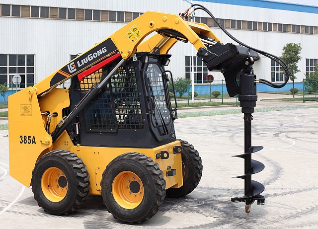 Гидробур (гидровращатель) на мини-погрузчик Гидробур (гидровращатель) на мини-погрузчик