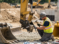 Как поменять ковш на экскаваторе Как поменять ковш на экскаваторе