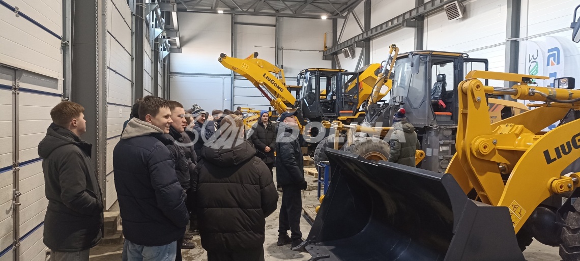 Студенты четвертого курса специальности «Строительные и дорожные машины» посетили компанию «Долина» Студенты четвертого курса специальности «Строительные и дорожные машины» посетили компанию «Долина»